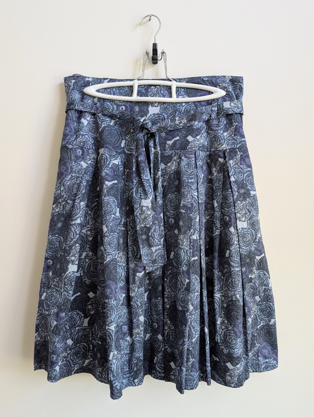 Linea Domani 10 100% Cotton Blue Roses Pleated Skirt With Waist Tie